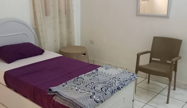 Bright, clean, spacious flat. Near Temples and an easy trip to the West Bank.