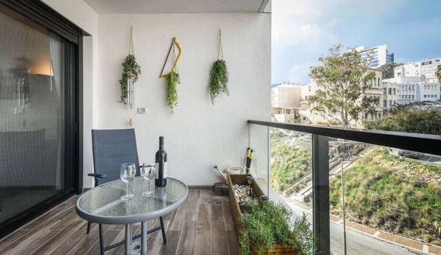 Bright & Modern Apartment in Haifa Down Town by Sea N' Rent