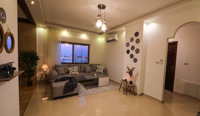 BRIGHT, NEWLY FURNISHED, AND FULLY EQUIPPED 3BR *dynamic location*