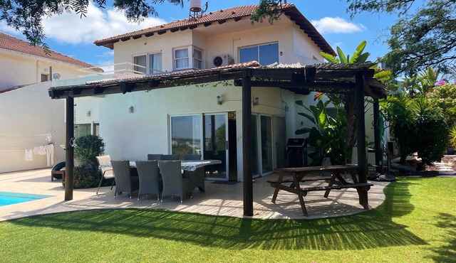 Bright & Spacious Home with Pool & Carmel View in Wonderful Caesarea