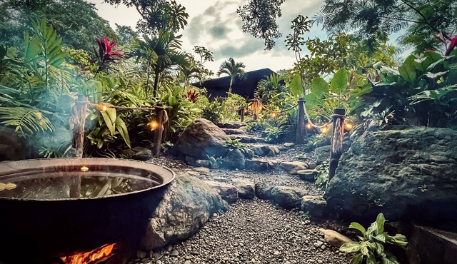 Butterfly Bungalow l Jungle Sanctuary w/River, Private Pool, Fire Tub & Privacy