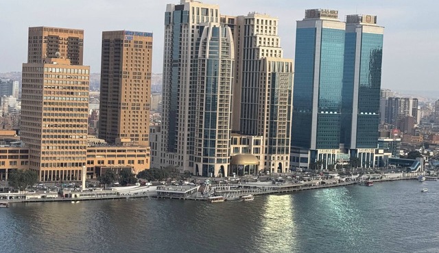 Cairo panoramic Nile window has a 3-bedroom, wide reception high speed WiFi, AC. in Cairo Governorate