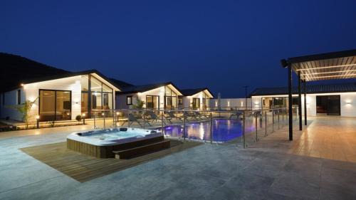Calma Resort קלמה ריזורט סוויטות יוקרה