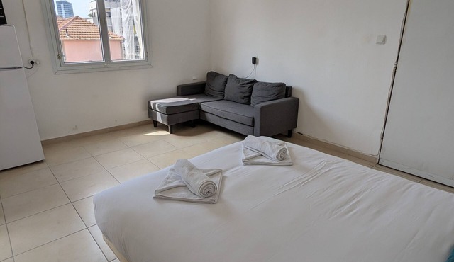 Carmel Market Designed Sunny Apartment
