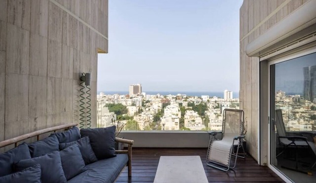 Carmelo Bazel Horizon Apartment