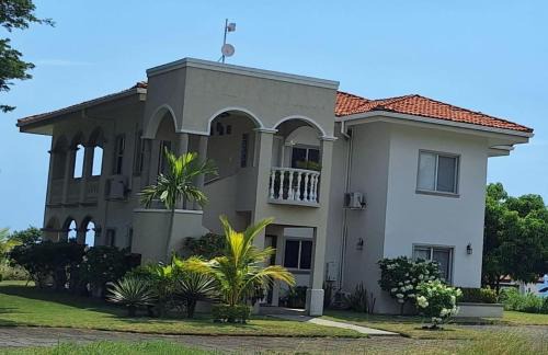 Casa Bellavista - 2BR Beachview Villa by Veritas Pacifica