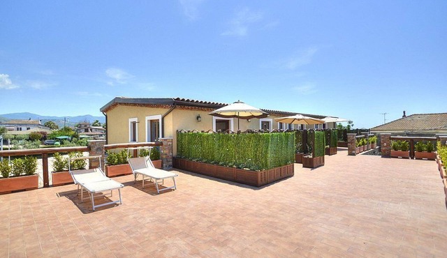 Casa Biancolilla D: A welcoming apartment situated at a short distance from the beach, with Free WI-FI. in Casal Velino