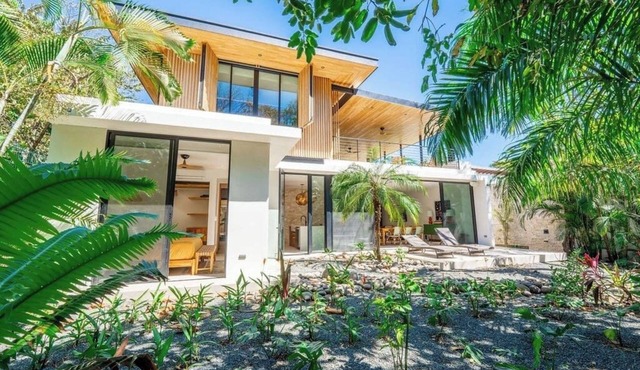 Casa Marea | Luxury Front Row Villa Walk to the Beach