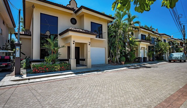 Casa Toucan – Tropical Beachside house in a Gated Community