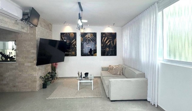 Charming 1-bedroom house with WiFi, AC in marvelous Kiryat Yam