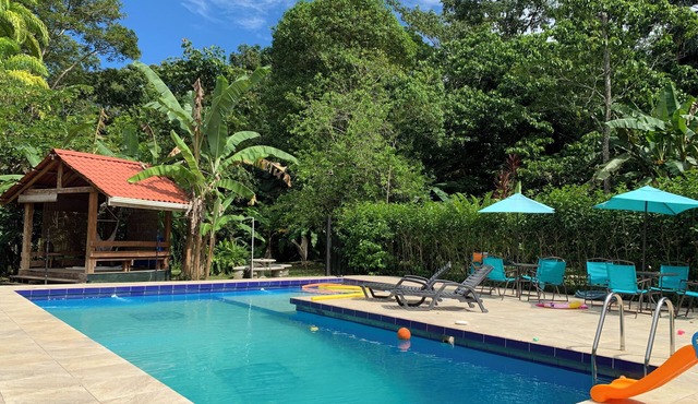 Charming 2-bedroom apartment with WiFi, AC in delightful Playa Chiquita