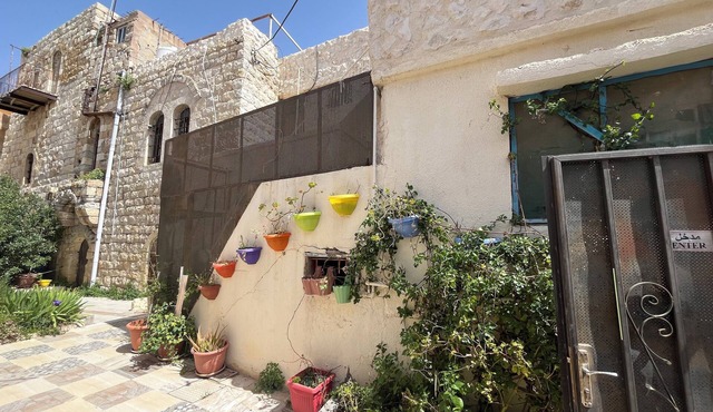 Charming 2-bedroom apartment in beautiful Karak with WiFi