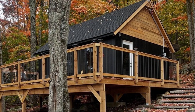 Charming 2-bedroom cabin in delightful Huntsville with WiFi, AC in Huntsville