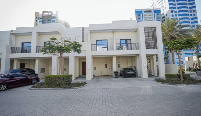 Charming 2-bedroom villa with WiFi & resort amenities