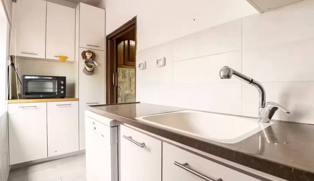 Charming 3-Bedroom Home in Heart of Daliyat al-Karmel. Park & Walk Everywhere