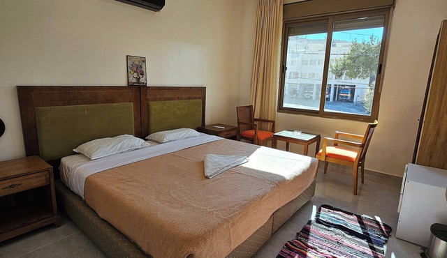Charming 5-bedroom bed & breakfast with WiFi, AC in fabulous Wadi Musa, Petra