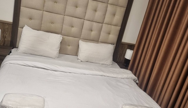 Charming Amman Apartment with Central Air-Con & Street Parking