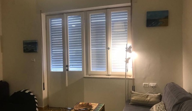 Charming apartment in the heart of Tel Aviv. Located near all bars/restaurants!