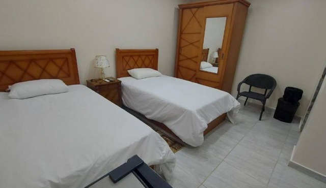 Charming bed & breakfast in marvelous Giza Governorate with WiFi, AC 2 twin beds in Giza Governorate