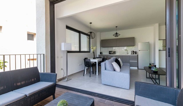 Charming & Quiet 1 BR in Heart Tel Aviv SAFE ROOM