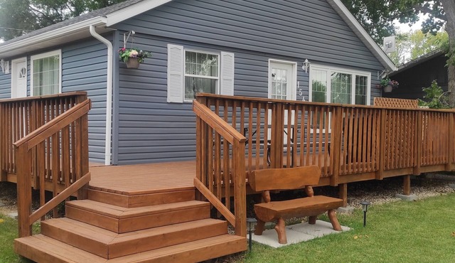 Charming South Beach Cottage in Gimli in Gimli
