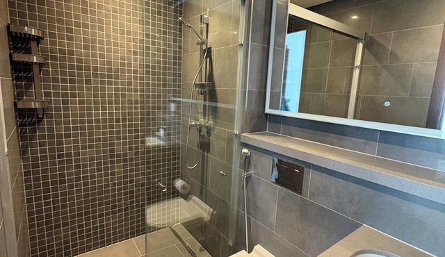 Chic 1-bedroom apartment with fitness room and AC in fabulous Dubai