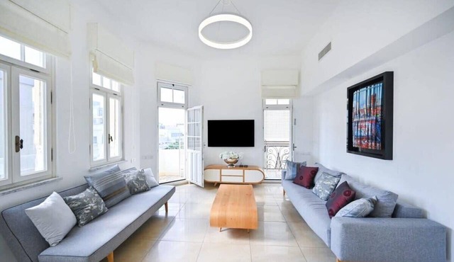Chic 2BR Apartment close to the beach by HolyGuest
