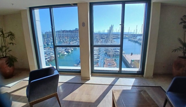 Chic hotel suite in superb Herzliya with fitness room, WiFi and pool