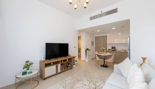 Chic & Modern 1BR, Near Golf Course w/Pool & Gym