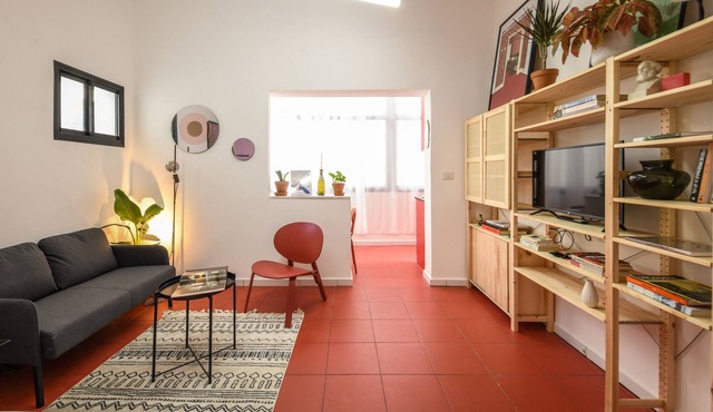 Chic Red Studio near Talpiot Market
