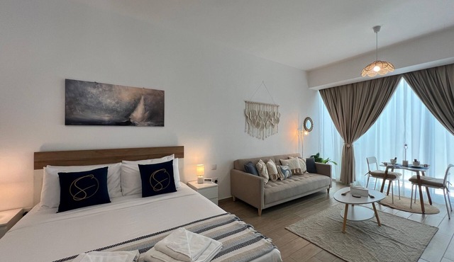 Chic studio in cool Yas Island, Abu Dhabi with WiFi, AC, fitness room