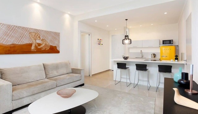 Chic White City 1BR in Neve Tsedek by HolyGuest