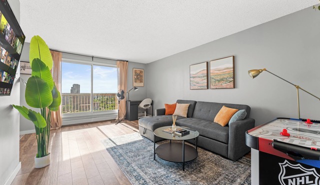 City View Getaway | 2BR Pool Gym Parking in Edmonton