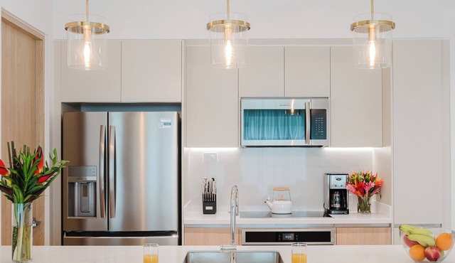 Come stay at this beautiful studio for stunning views of the Pacific coastline!