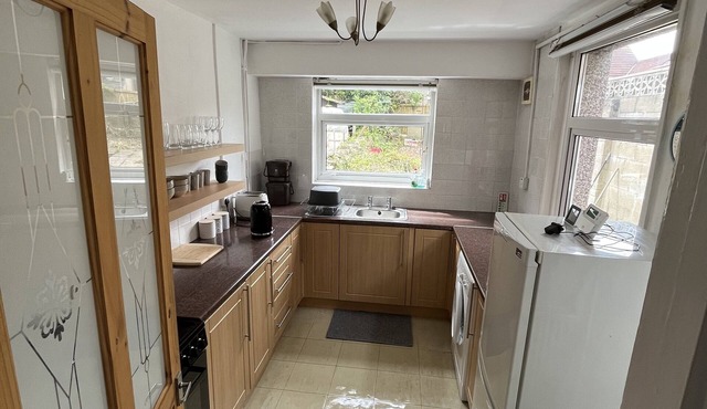 Comfortable 2 double bed in Canton, Cardiff in Canton