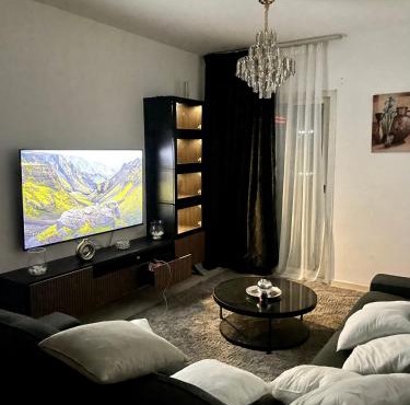 Comfortable Apartment Bedroom And Spacious Living Room Family and Couple