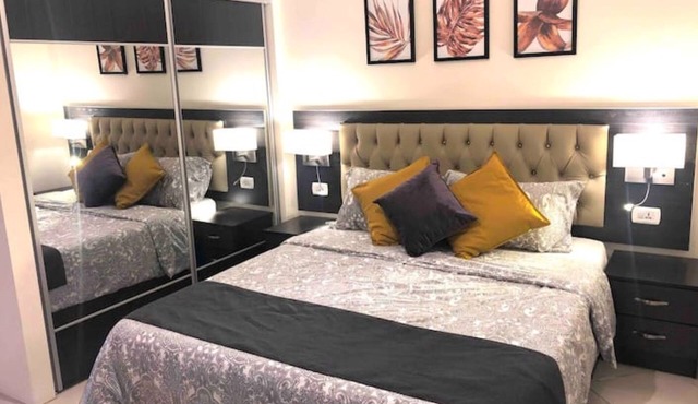 Contemporary studio 13 mins to downtown - few steps to great foods, cafes, shops