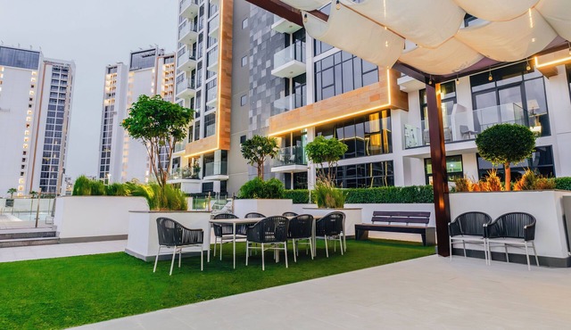 Cozy 1-bedroom apartment with AC in superb Dubai location 10 mins to Dubai Mall