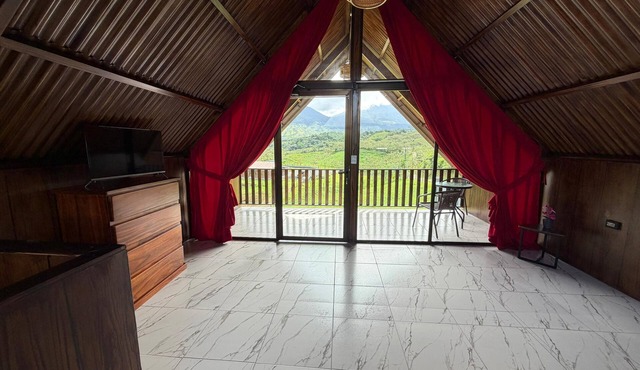 Cozy 1-bedroom cabin in peaceful Alajuela with AC