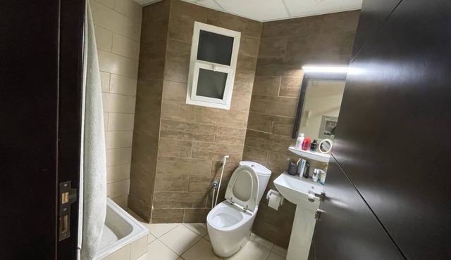 Cozy 1-bedroom condo with WiFi, AC in lovely Ajman