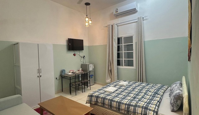 Cozy 1-bedroom bed & breakfast in charming Wilayat Al Hamra with AC