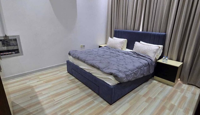 Cozy 1-bedroom room in townhome in amazing Ajman with WiFi, AC