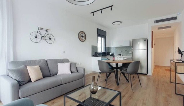 Cozy 1BR Ben Yehuda by Holiday Rentals SAFE ROOM
