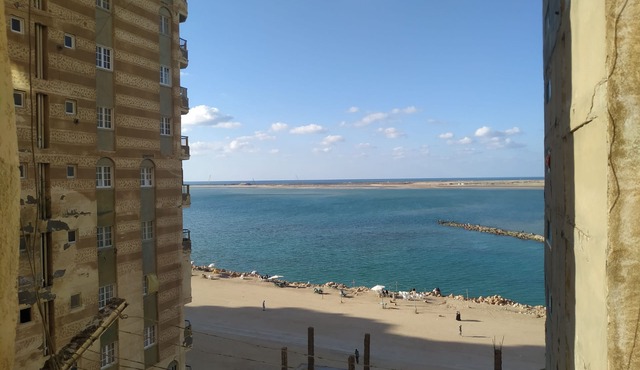 Cozy 2-bedroom apartment in enjoyable Alexandria with WiFi al 3afaf in Alexandria