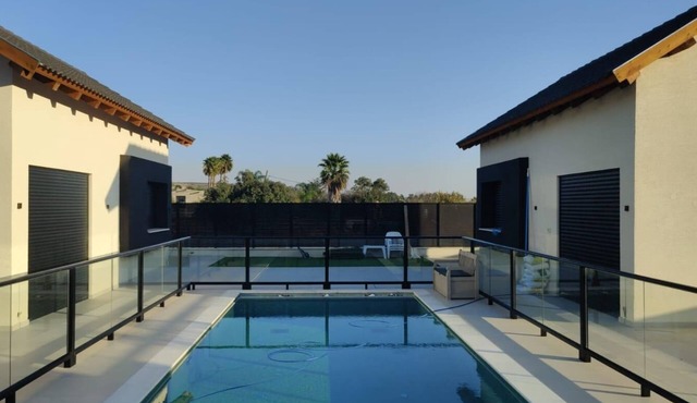 Cozy 2-bedroom chalet in enchanting Kfar Hoshen with swimming pool, AC, WiFi