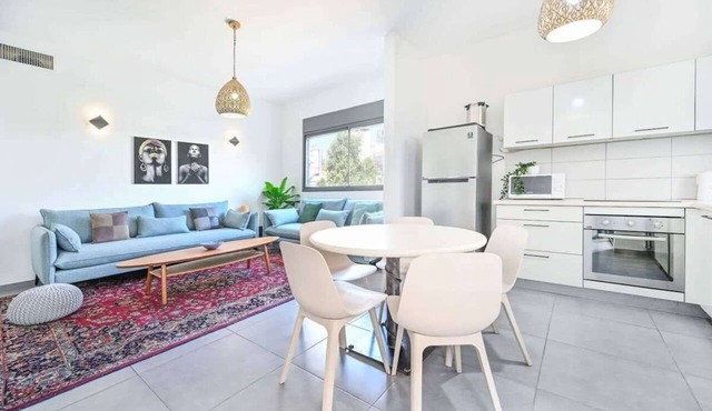 Cozy 2BR with Parking near the sea by HolyGuest