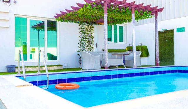 Cozy 3-bedroom Chalet in charming Ras Al Hadd with private swimming pool
