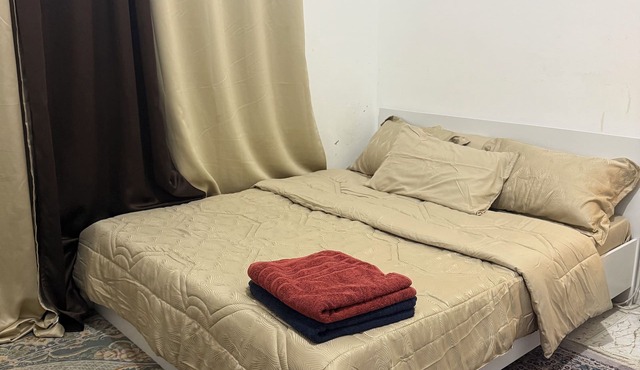 Cozy bedroom with WiFi in peaceful Abu DhabinPlz contact me before confirming