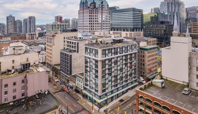 Cozy Downtown Vancouver Apartment Near Waterfront Station in Vancouver