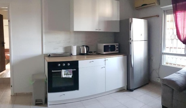 Cozy Flat with Parking well-placed near TLV Airport
